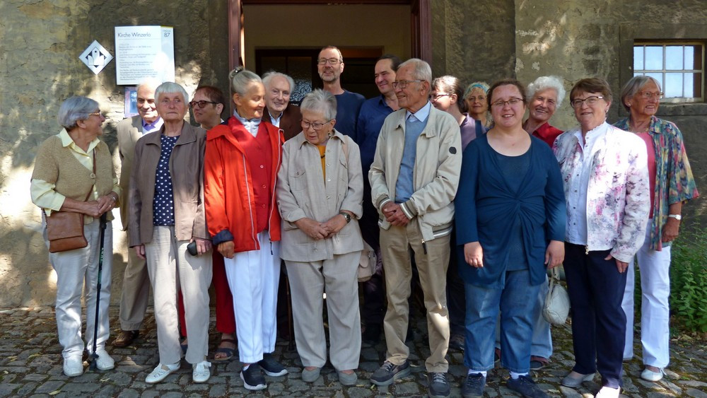Chor vor der Kirche | Foto: Foto: Privat Chor vor der Kirche | Foto: Foto: Privat