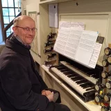 Dietrich Modersohn an der Orgel am ersten Weihnachtsfeiertag  Privat