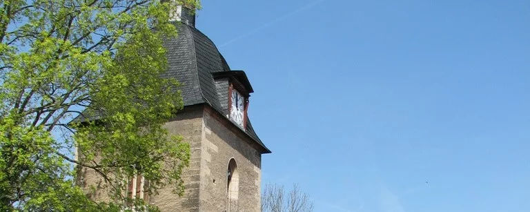 01-Front Kirche-hell-Baum